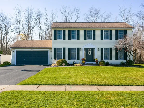 1012 Guinevere Dr, Rochester, NY 14626