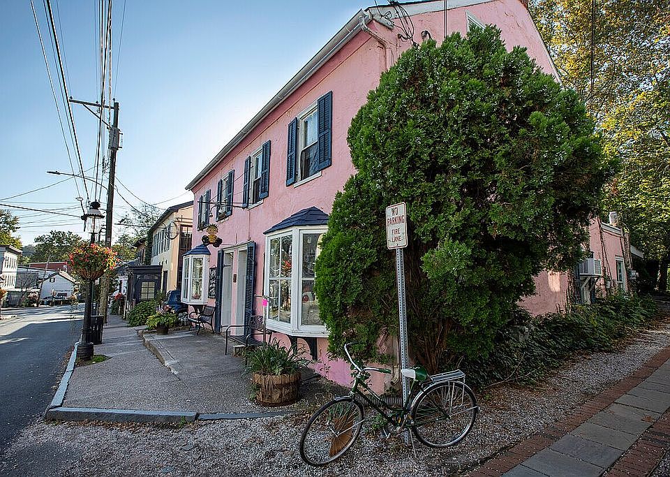 2nd image of 11 W Mechanic St