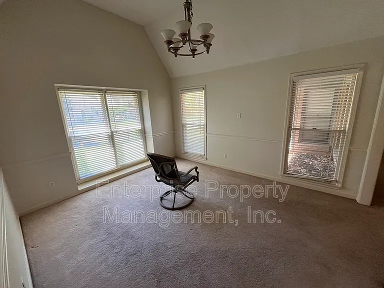 6700 N Kirby Oaks Cv — Photo 18