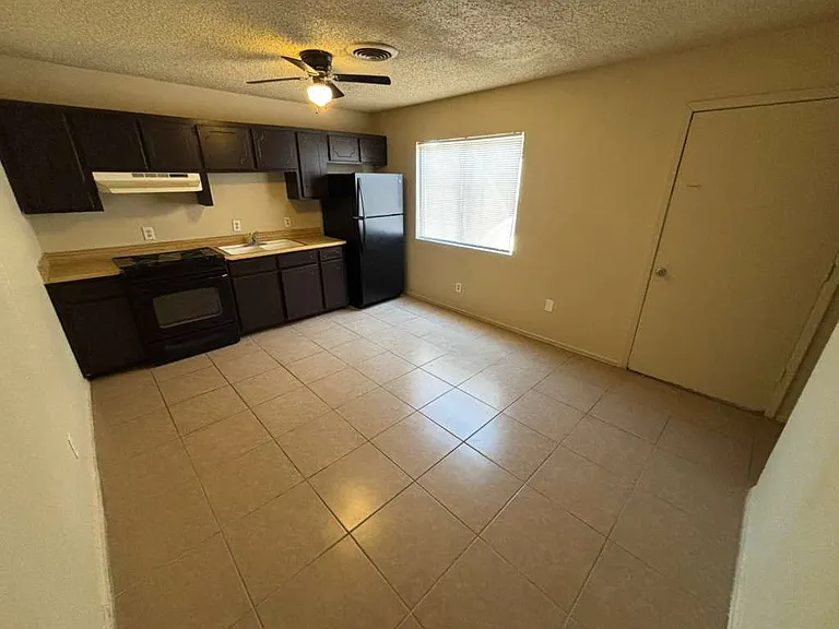 2058 S 11th Ave #D — Photo 3