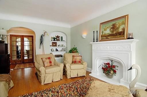 3rd image of 2206 W Granville Ave