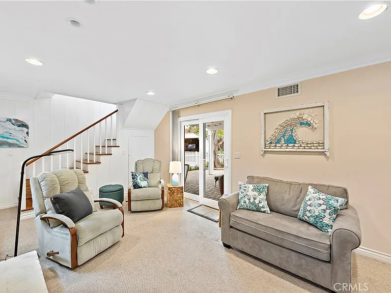 1466 Randall Way — Photo 7