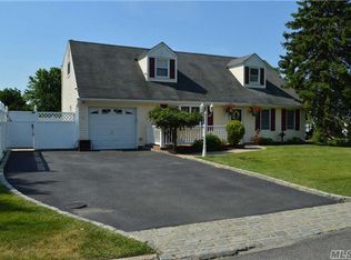 62 Rosemont Ave, Farmingville, NY 11738
