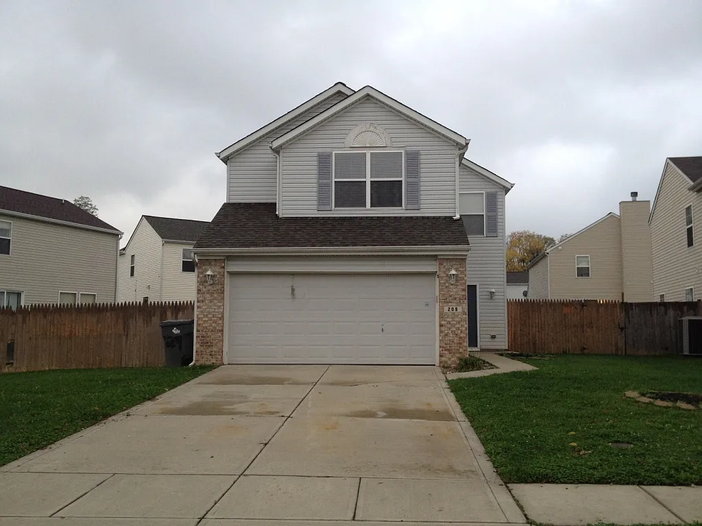 209 Village Green Dr photo 1