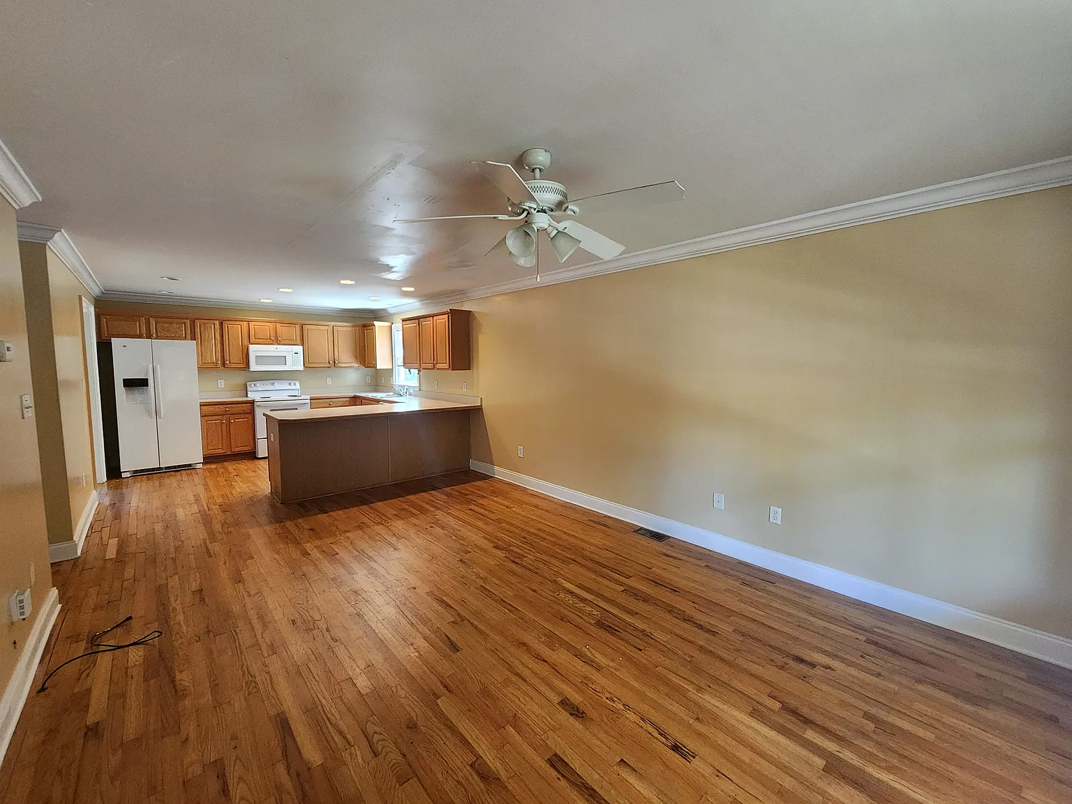 5 bed, 1830 sqft, $3,000 — Photo 2