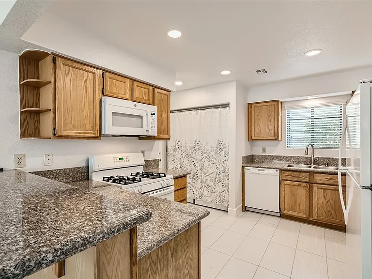 4844 Maryvale Dr — Photo 4