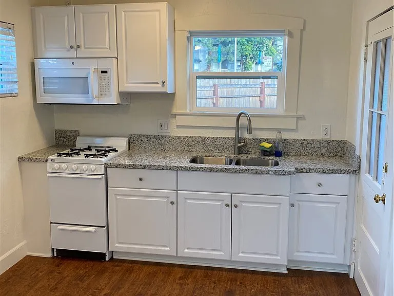 1408 Argonne Ave — Photo 2