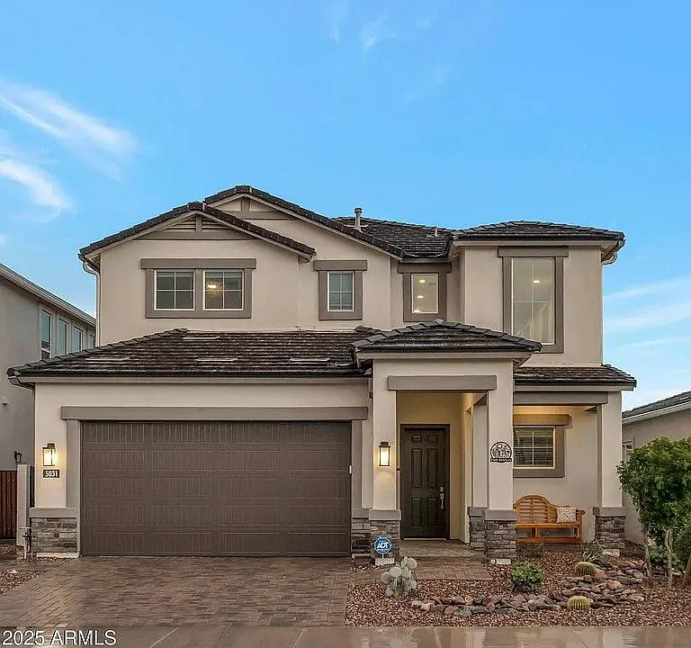 5031 E Paddock Pl
