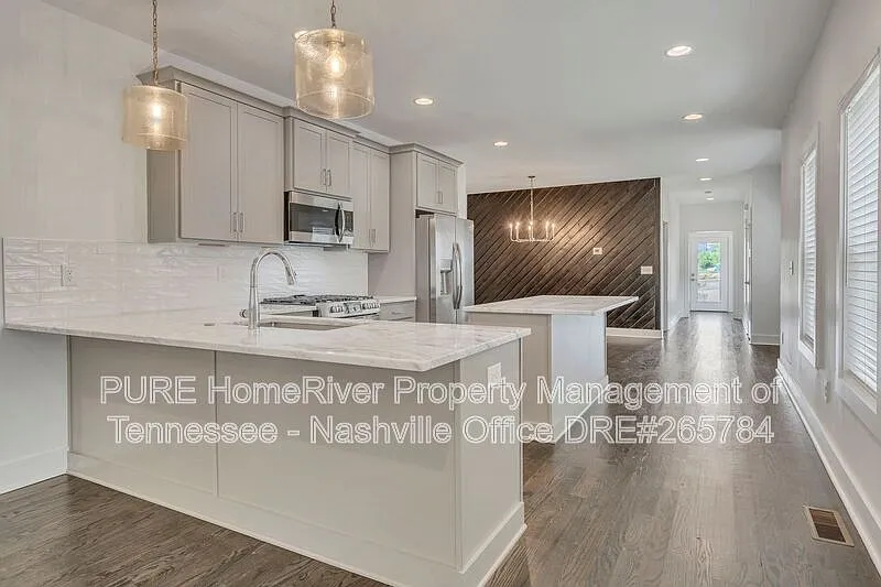 3 bed, 3.0 bath, 2200 sqft, $3,245 — Photo 2