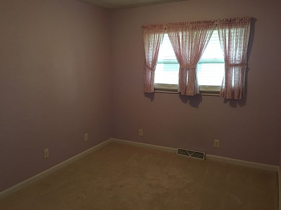 3rd image of 216 Meadors Cir