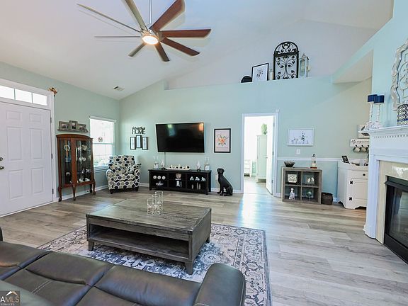 5th image of 34 Tapestry Ln