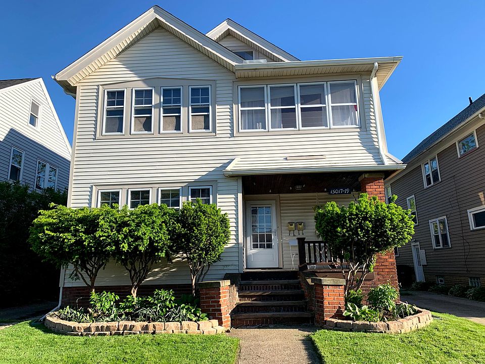 Two bedroom, one bath, first floor unit available in Lakewood with easy access to the Interstate and Downtown Lakewood destinations. Easy 15 minute drive to Ohio City, Tremont, or Downtown Cleveland.