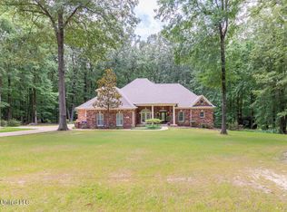 1813 Pecan Dr, Hernando, MS 38632