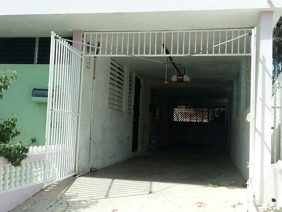 VISTA AZUL , CALLE 6 , J8 ARECIBO 00612 $800