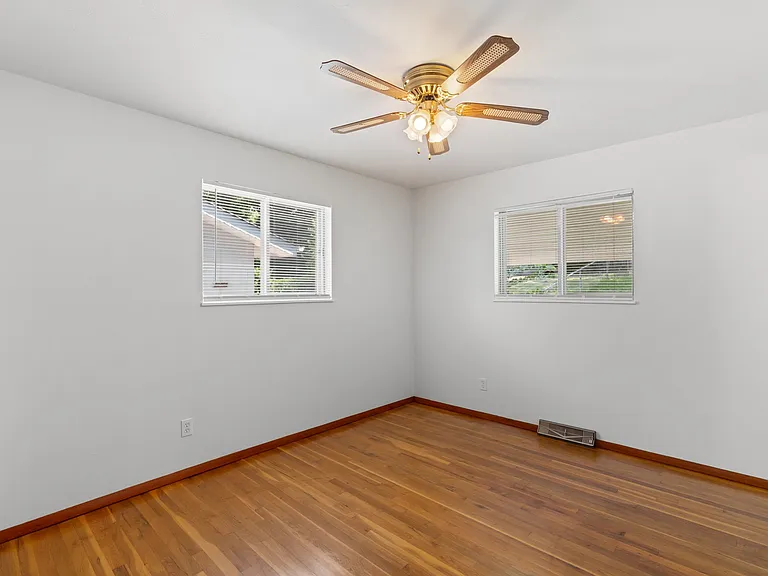 6138 Emerald Ave — Photo 6