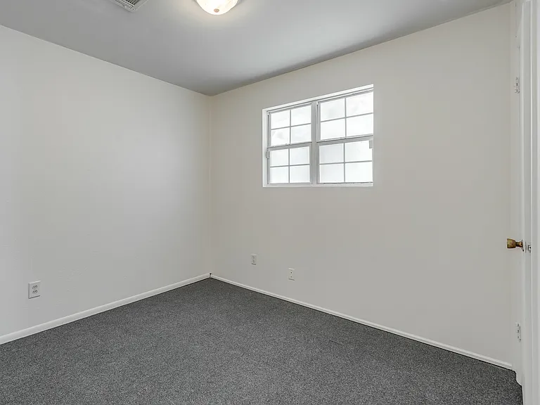 106 N Norman Ave — Photo 8