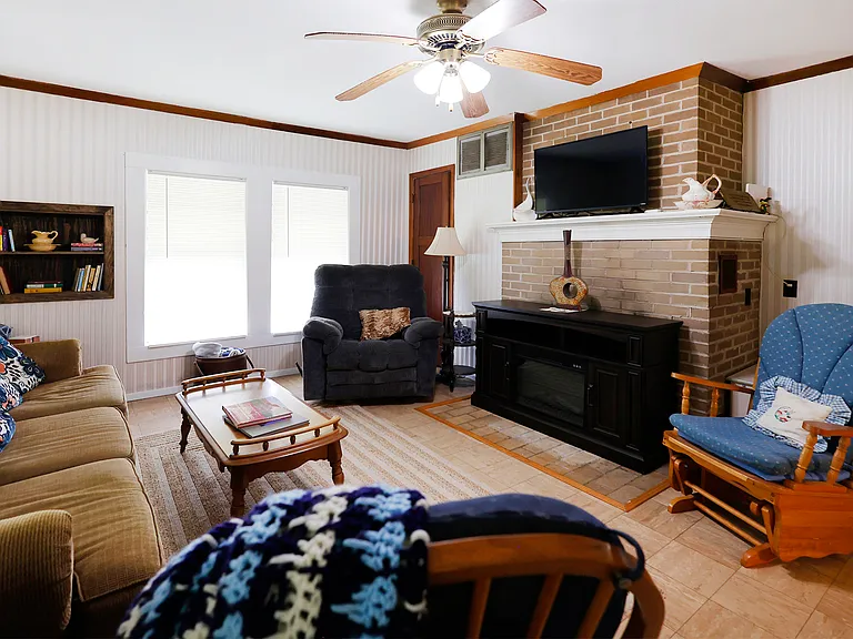 7037 Lilly Rd — Photo 10