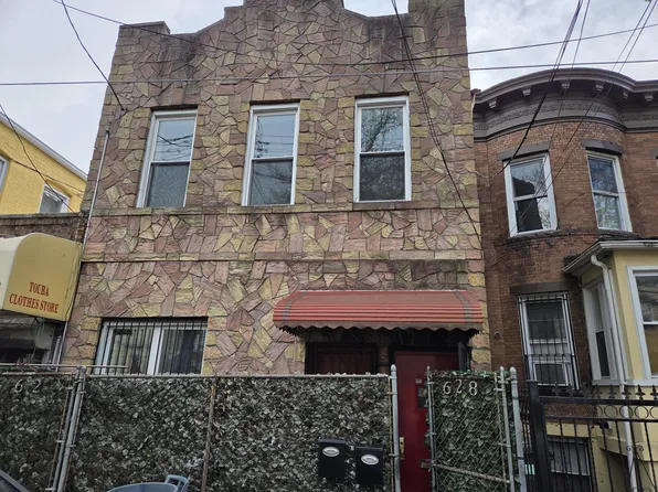 628 Ashford Street HOUSE image 2 of 2