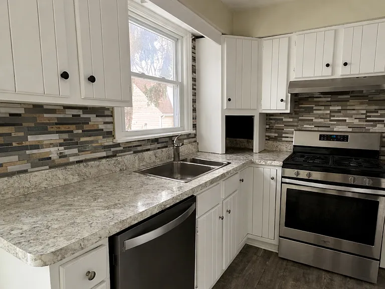 1293 Leonora Ave — Photo 3