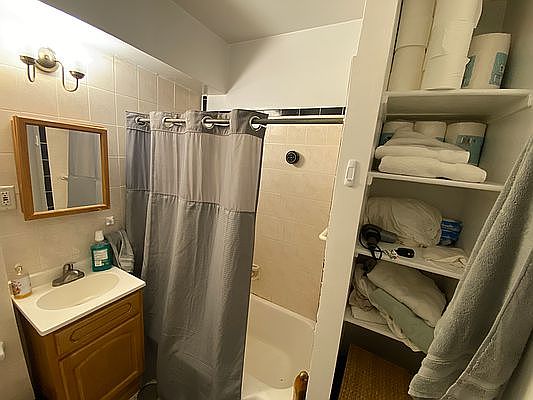 5th image of 117 E 35th St APT 4R