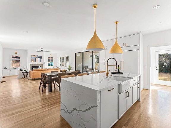 2nd image of 1165 Reeder Cir NE