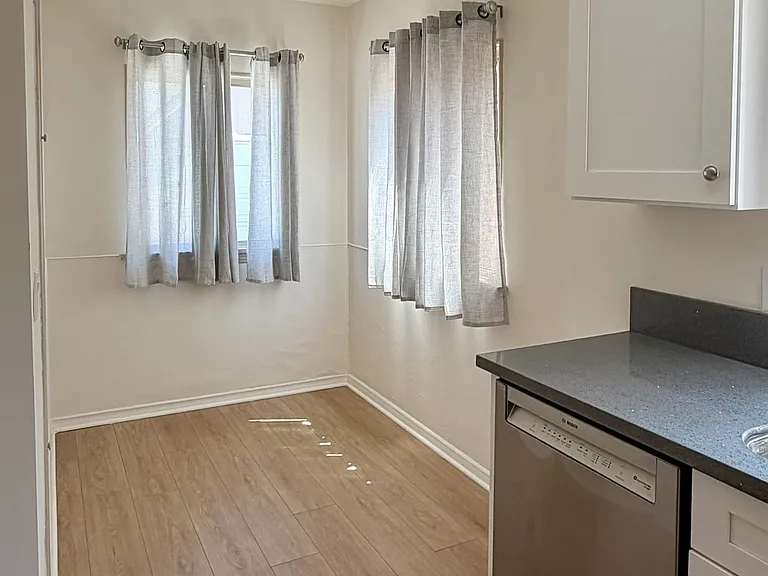 Kitchen dining area