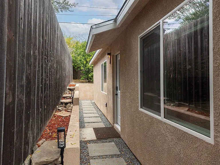 4241 Cartagena Dr — Photo 21