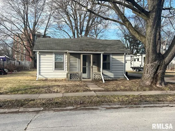 320 W Woodbury St, Macomb, IL 61455