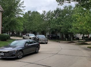 419 Montclair Tower Dr, Saint Charles, MO 63303