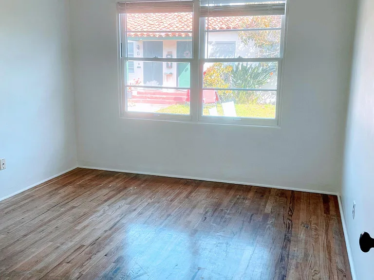 4851 Brighton Ave #H — Photo 11