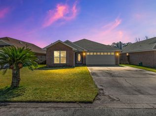 560 Rough Leaf Ln, Mary Esther, FL 32569