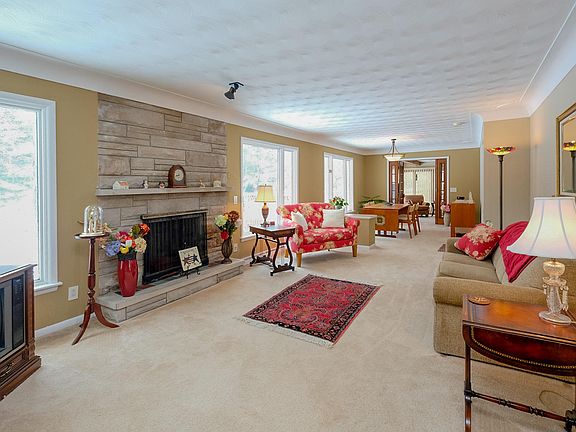 5th image of 6227 Crestwood Ave