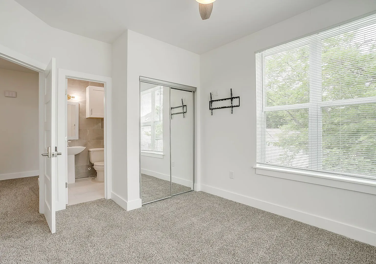 3146 Forest Park Blvd-2028 — Photo 3
