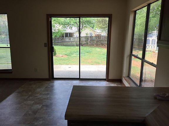 4th image of 1212 Woodstream Cir NW