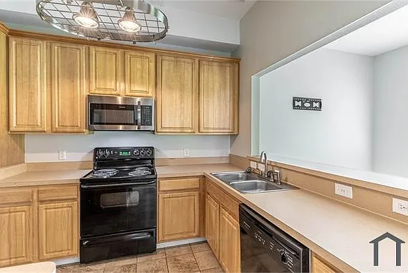 3 bed, 1350 sqft, $1,499 — Photo 4