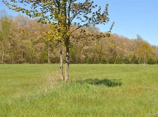 13 Shamrock Dr, Lapeer, MI 48446