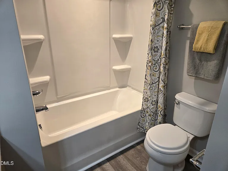 72 E Grove Point Dr — Photo 14