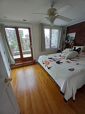 3rd image of 138 W 95th St #3