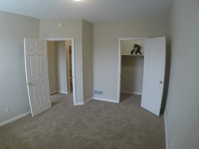 Portledge Commons, 1 and 2 Bedroom apartments, carport, central Lafayette — Photo 13