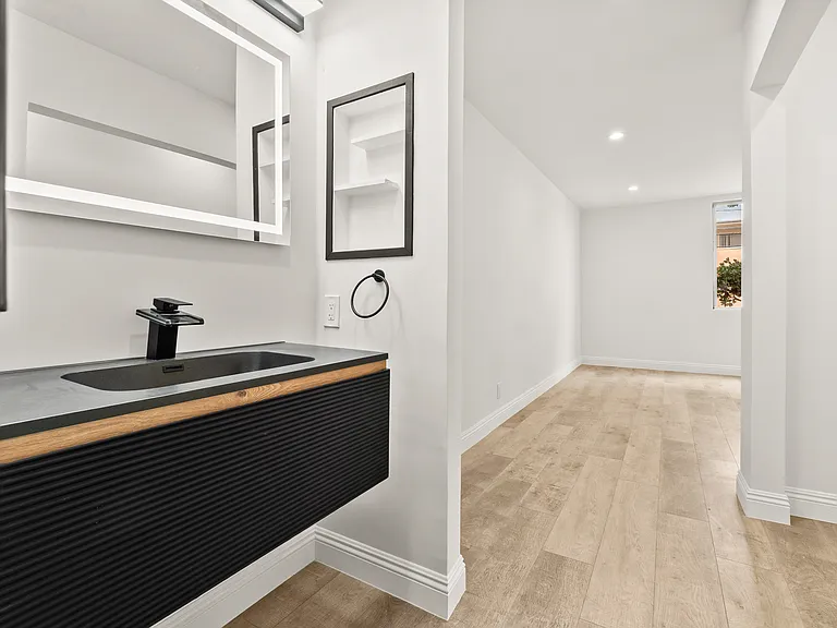 Leyden Apartments — Photo 17