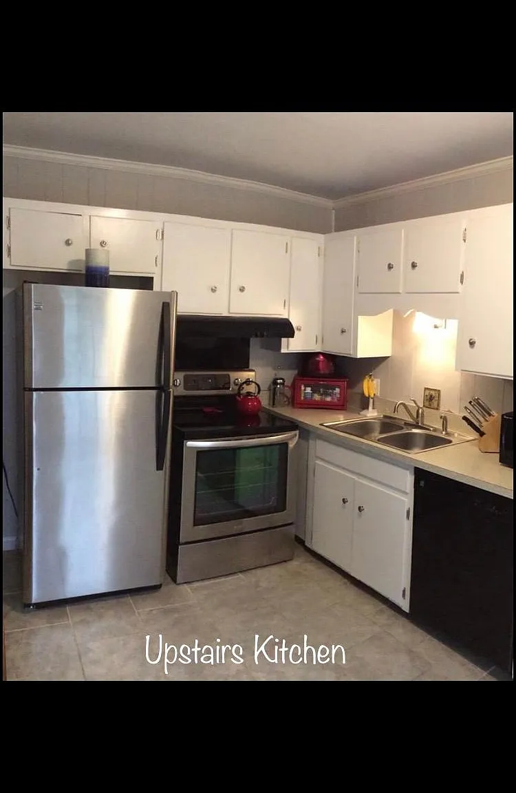 549 Maplewood Ln — Photo 3