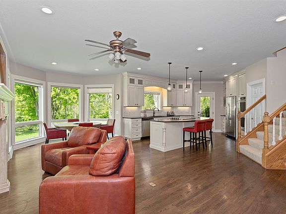 4th image of 31755 Oakwood Ln