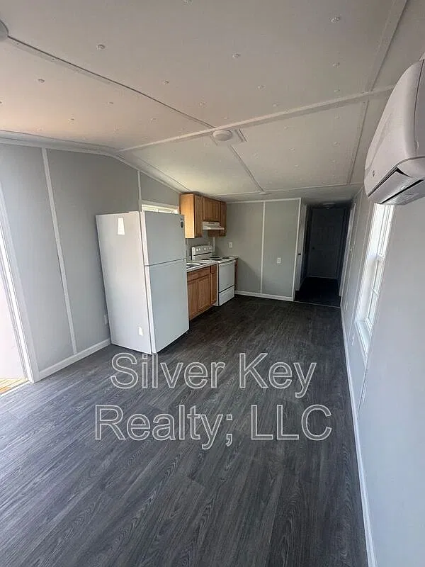 1004 S Jackson St — Photo 3