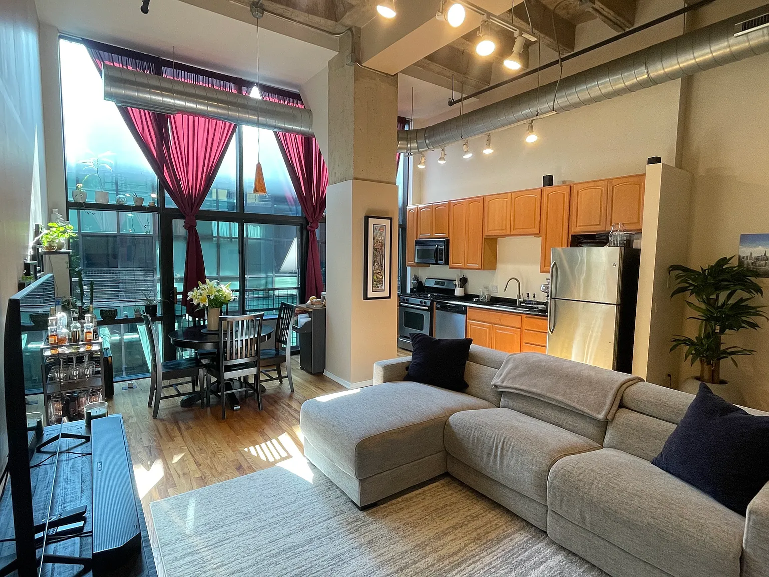 1 bed, 900 sqft, $2,200 — Photo 3
