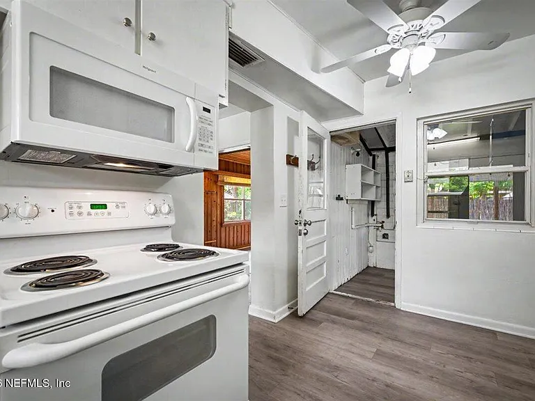 6216 Suwanee Rd — Photo 16