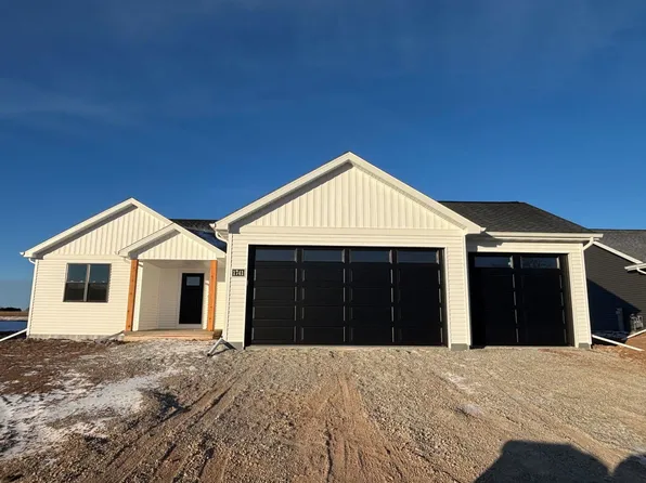 1741 Freeman Dr, Neenah, WI 54956