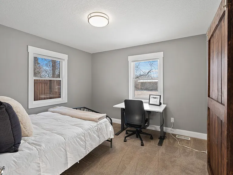 South Ln — Photo 19