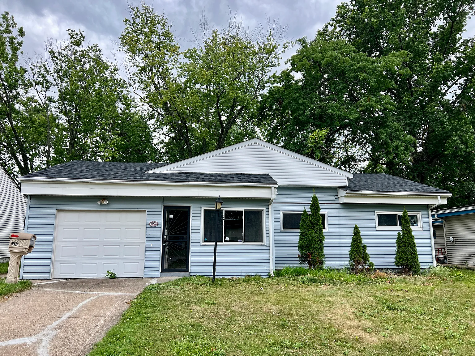 3 bed, 1272 sqft, $1,700 — Photo 1
