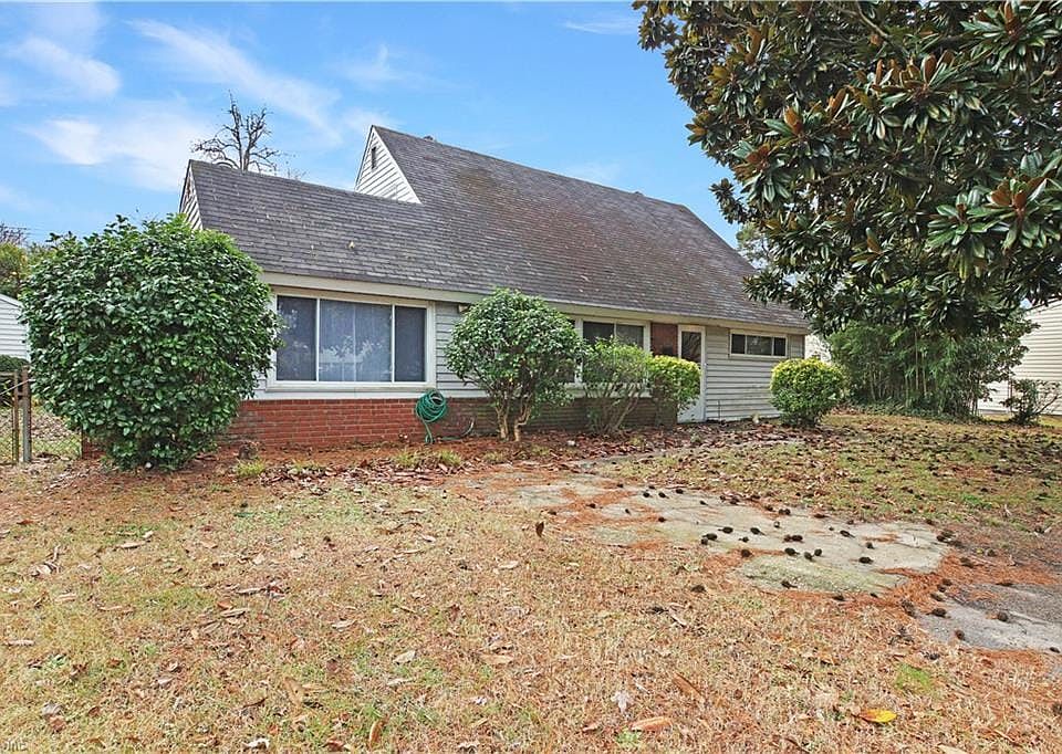 1st image of 1917 S Lakeland Dr