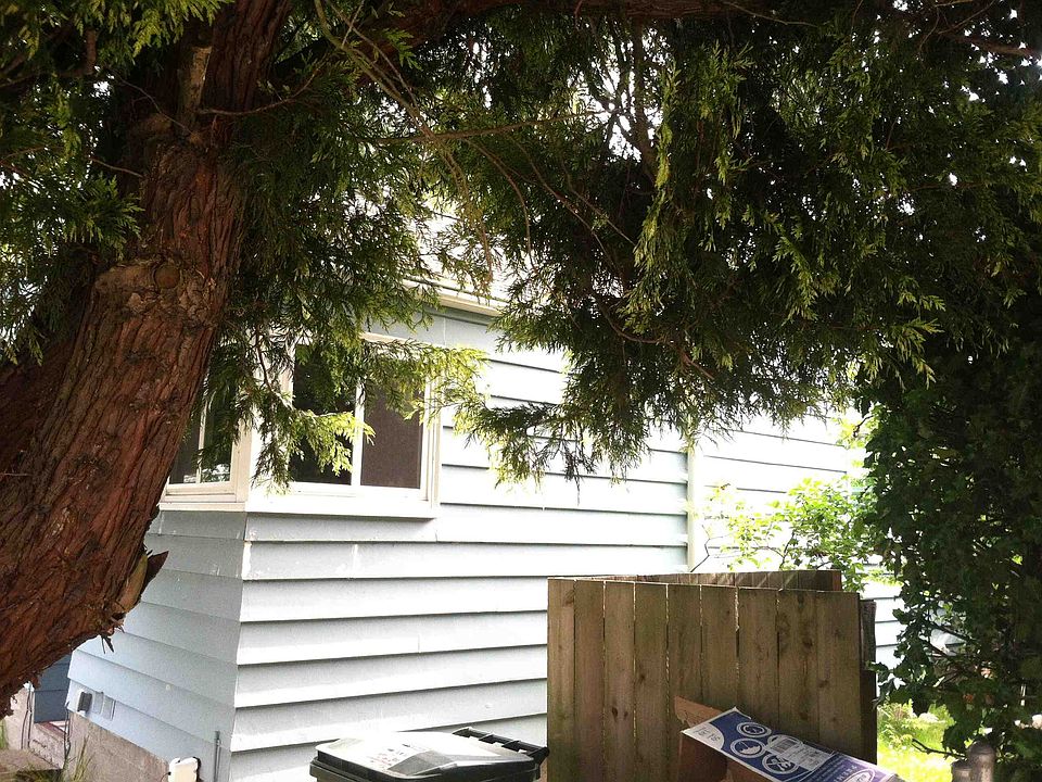 2nd image of 9201 5th Ave NE
